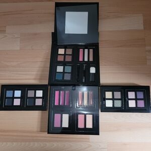 ⭐️Avon Mega mix n go makeup palette